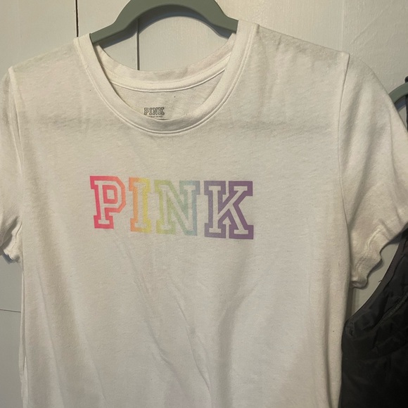 Bundle Victoria's Secret Puffer Vest & Tshirt. - Picture 4 of 11